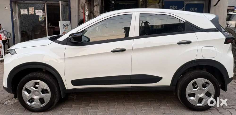 Tata Nexon Smart Plus1.2 Revotron Petrol 5 Mt, 2026, Petrol