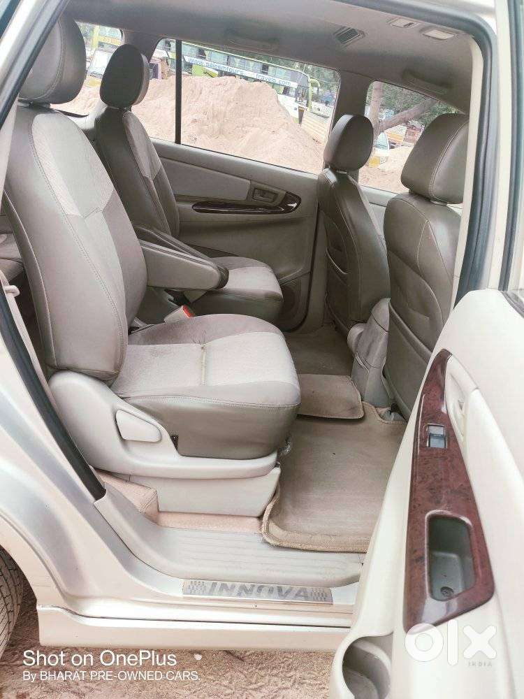 Toyota Innova 2.5 G (diesel) 7 Seater Bs Iv, 2014, Diesel