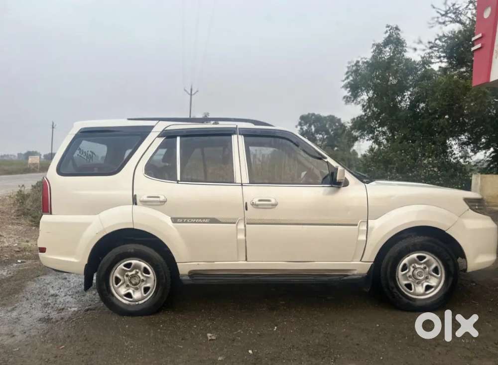 Tata Safari Storme 2013