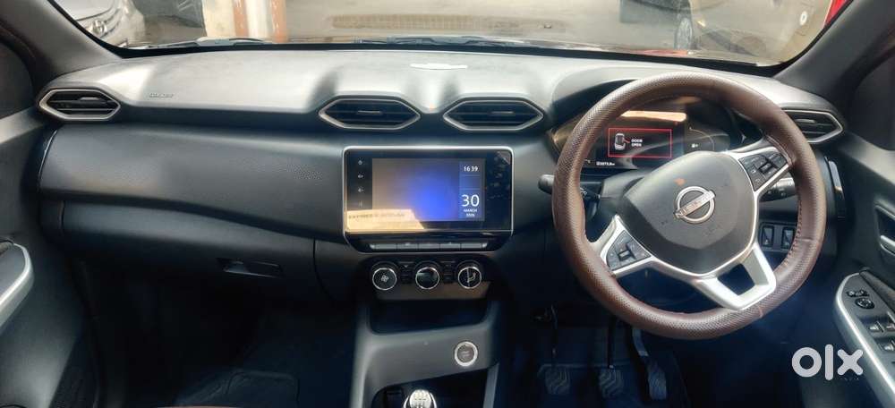 Nissan Magnite 1.0 Xv Premium, 2023, Petrol