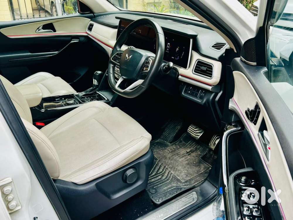 Mahindra Xuv700 2.0 Ax 7 Petrol At Luxury Pack Str, 2022, Petrol