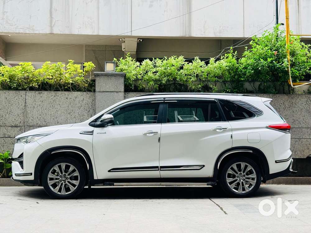Toyota Innova Hycross 2.0 Zx Hybrid 7 Str, 2025, Petrol