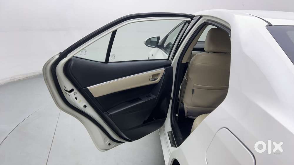 Toyota Corolla Altis 2013-2017 Vl At, 2016, Petrol