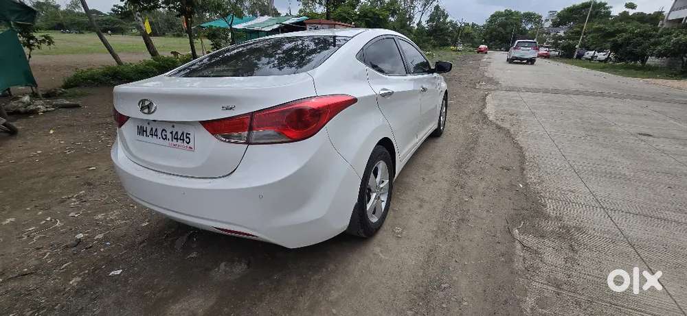 Hyundai New Elantra 2014 Diesel 147000 Km Driven