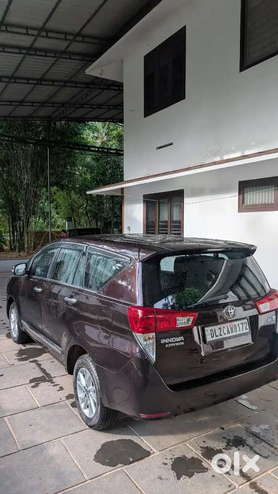 Innova Crysta 2.4 V Manual
