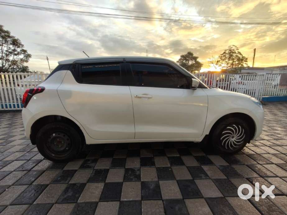 Maruti Suzuki Swift Vxi + Manual, 2023, Petrol