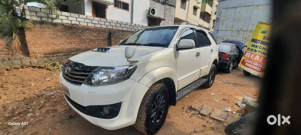 Toyota Fortuner 4x4 Manual Limited Edition, 2013, Diesel