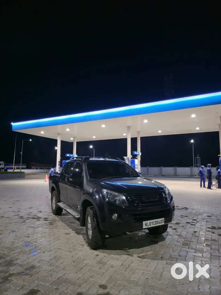 Isuzu V-cross 2017 Diesel Well Maintained