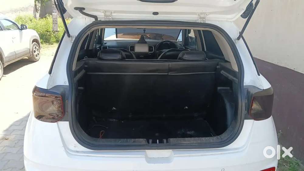 Hyundai Venue Knight Edition 2020 Drive