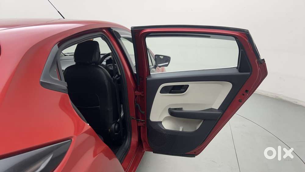 Tata Altroz 1.2 Xt, 2022, Petrol