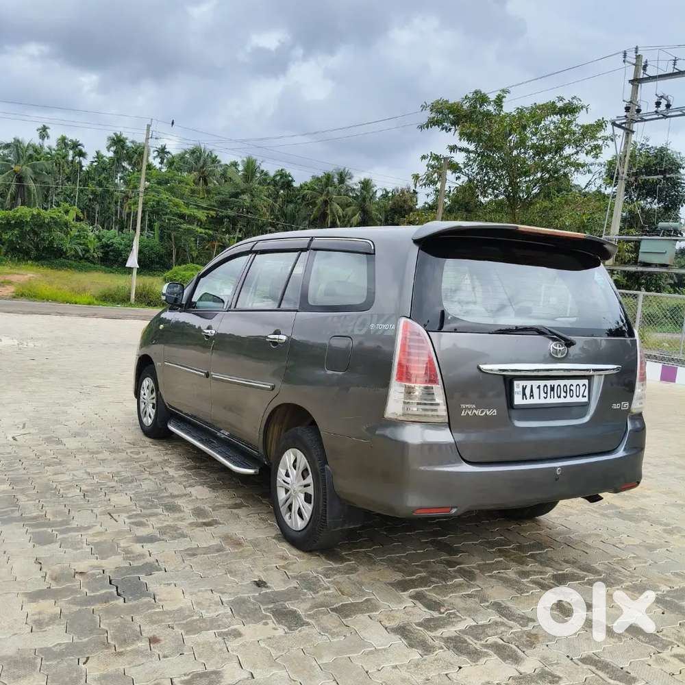 Toyota Innova 2010 Petrol Well Maintained