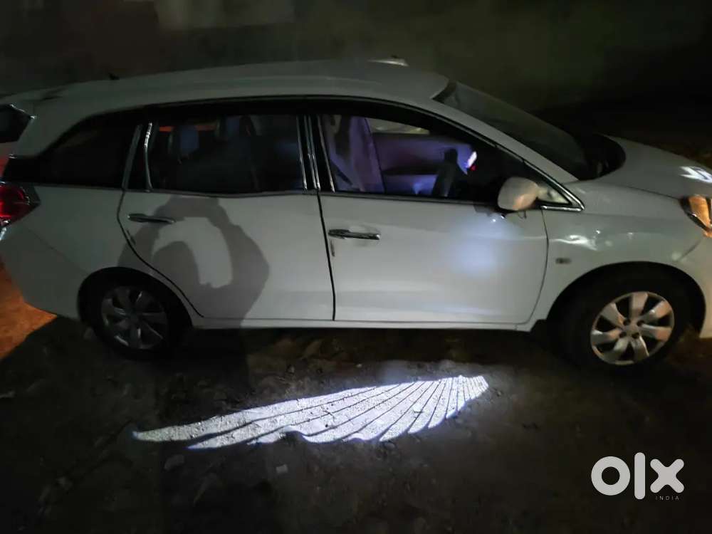 Honda Mobilio Petrol Manual  7 Seater  2015
