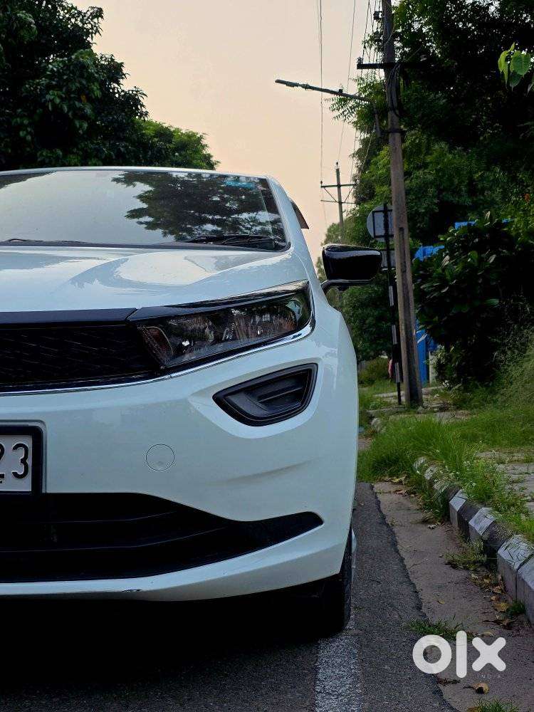 Tata Altroz 1.2 Xm Plus, 2025, Petrol