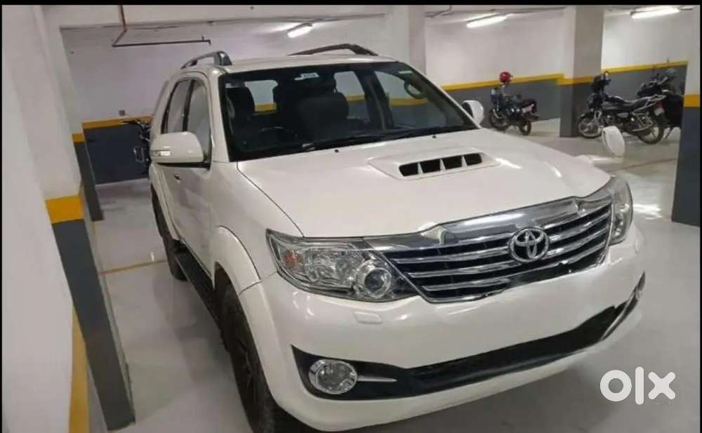 Up Registered Toyota Fortuner 2016 Diesel 172000 Km Driven