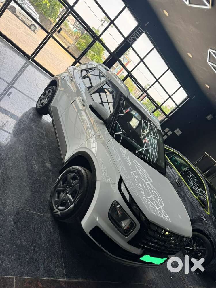 Hyundai Venue Petrol 2024