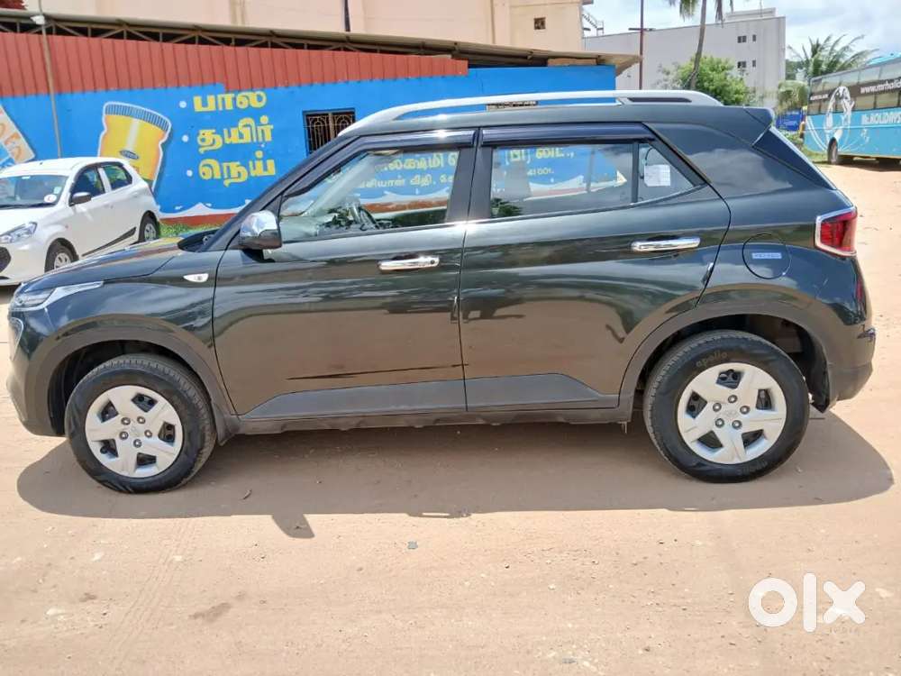 Hyundai Venue 2020 Petrol 35000 Km Driven