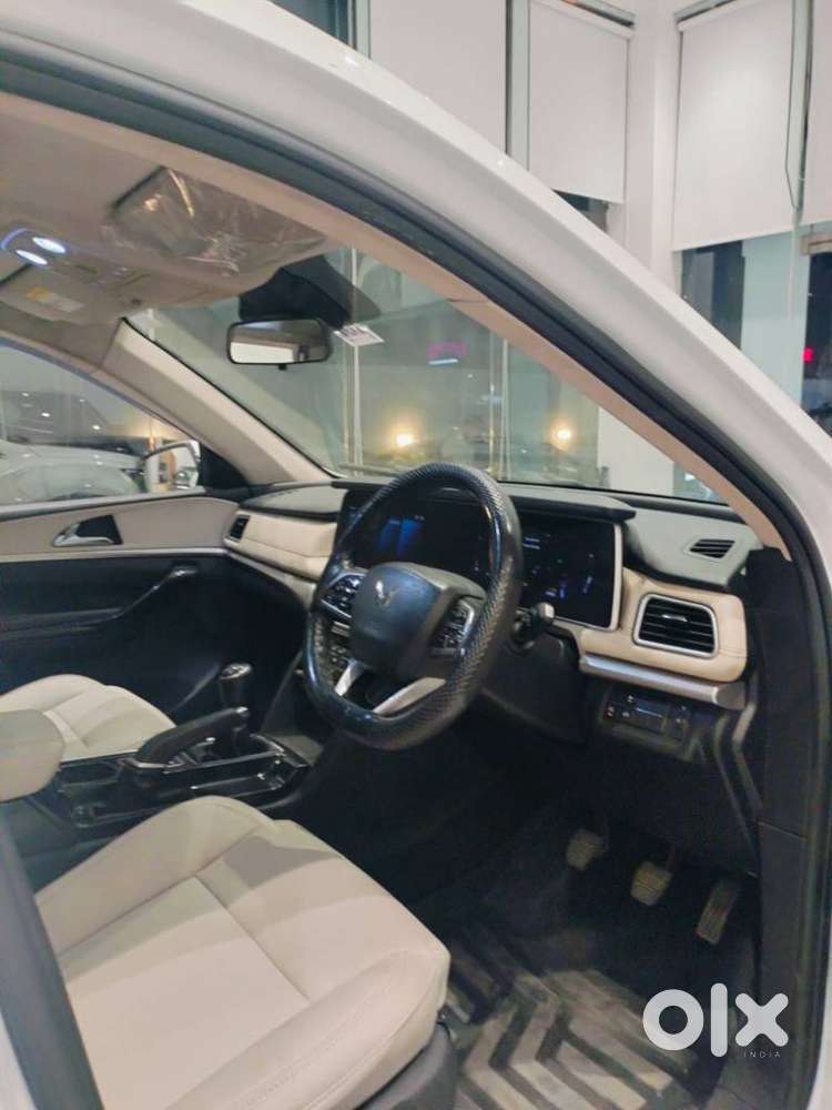 Mahindra Xuv700 2.2 Ax 7 Diesel Mt Str, 2022, Diesel