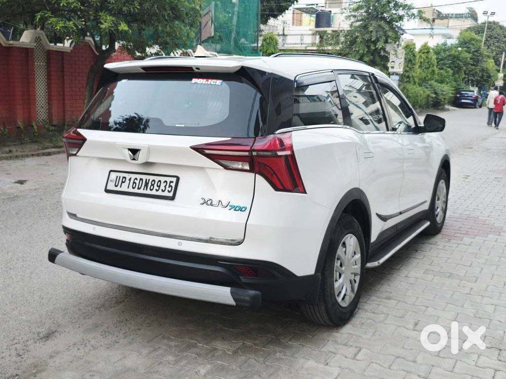 Mahindra Xuv700 Mx Petrol Mt 5 Str (e), 2023, Petrol