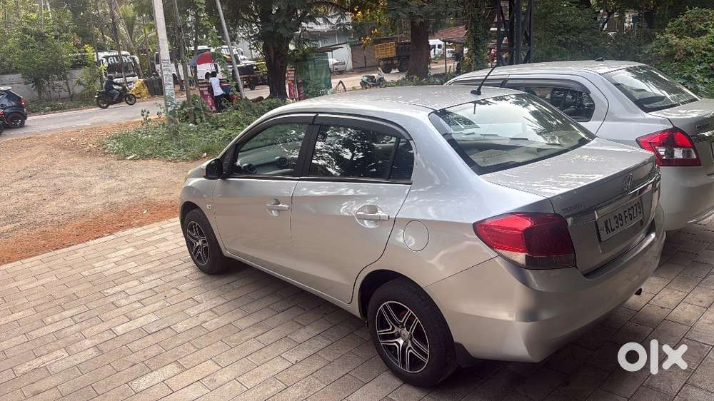 Honda Amaze 2nd Gen 2013 Petrol Good Condition