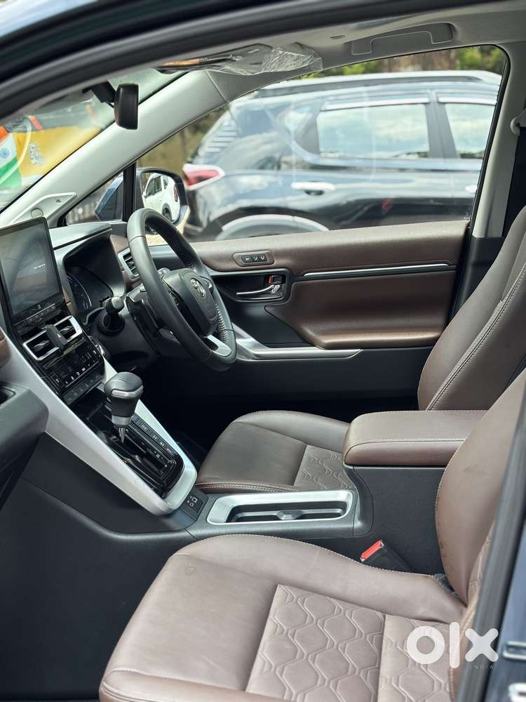 Toyota Innova Hycross 2.0 Zx (o) Hybrid 7 Str, 2025, Petrol