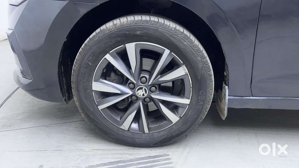 Skoda Slavia Style 1.0l Tsi Mt, 2023, Petrol