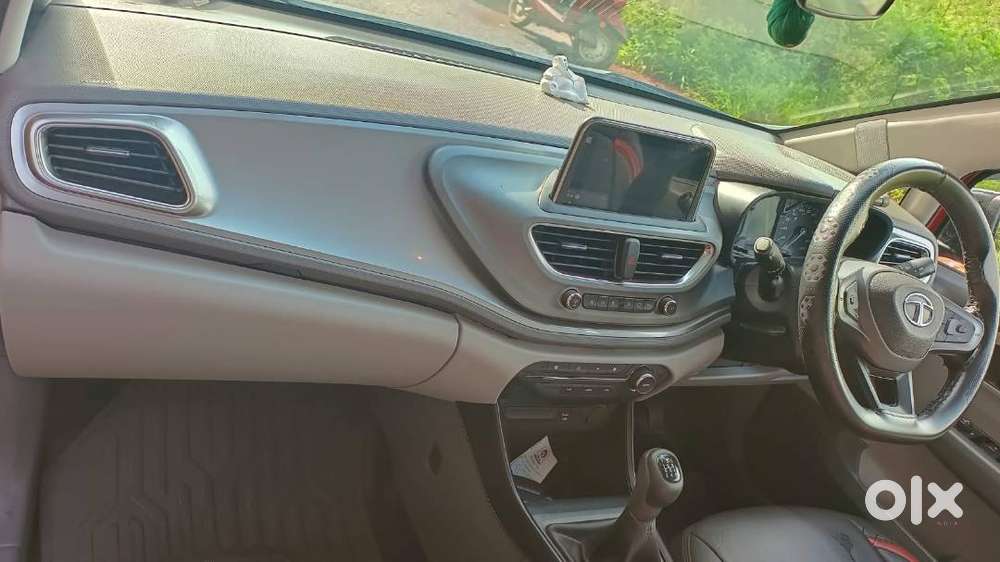 2020 Tata Altroz Xt Petrol  Only 29,525 Km  Company Serviced  ₹6.90