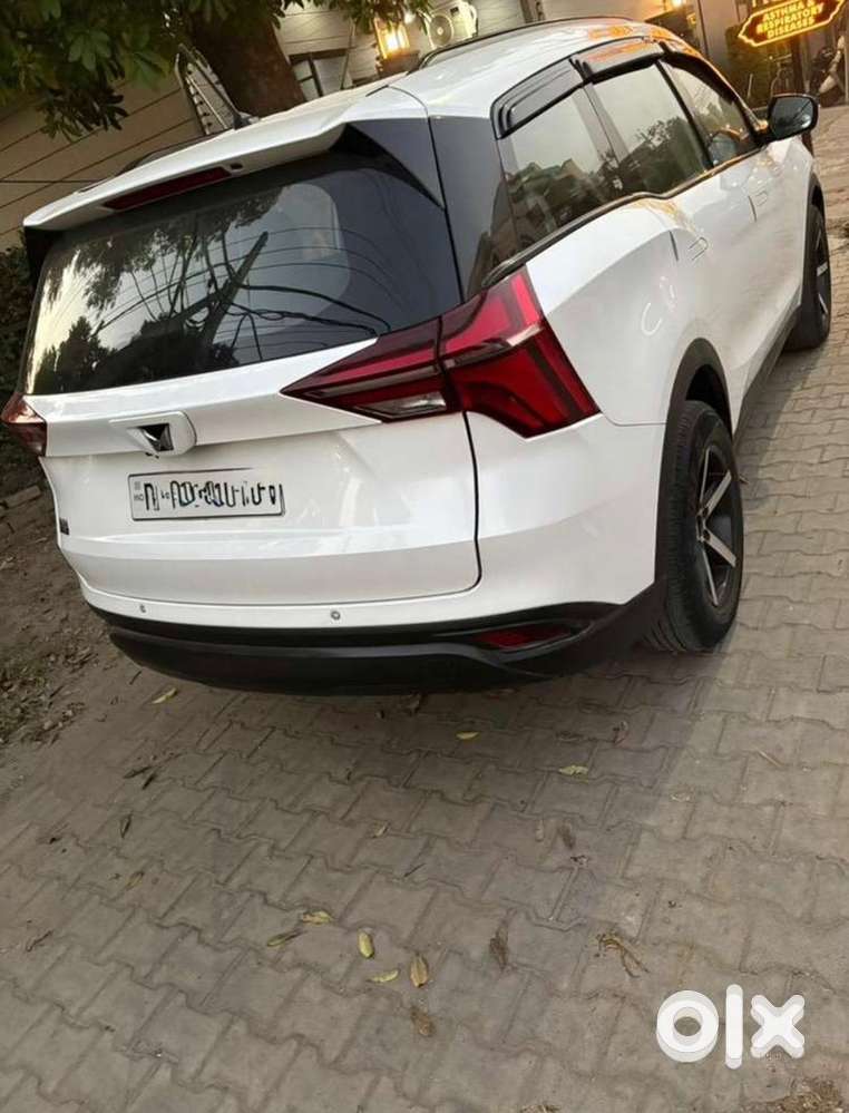 Mahindra Xuv700 Petrol Well Maintained