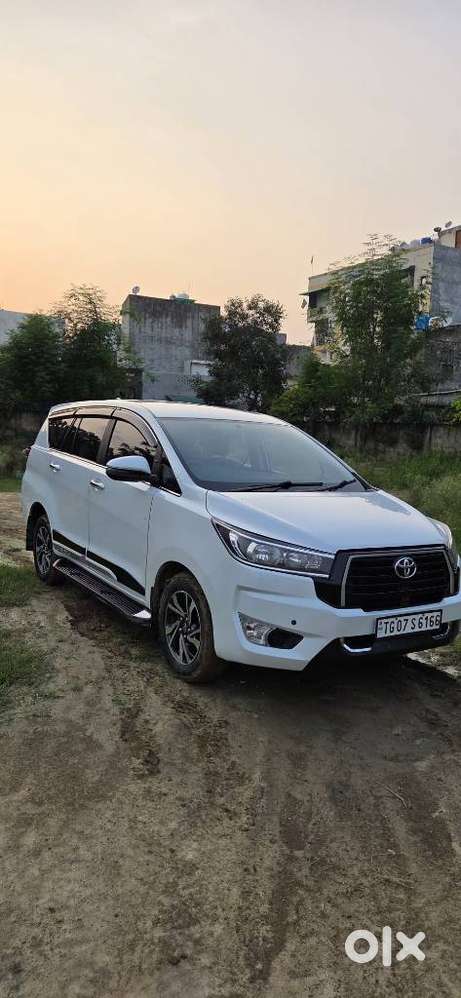 Toyota Innova Crysta [2020-ongoing] 2.4 Gx 8 Str, 2025, Diesel