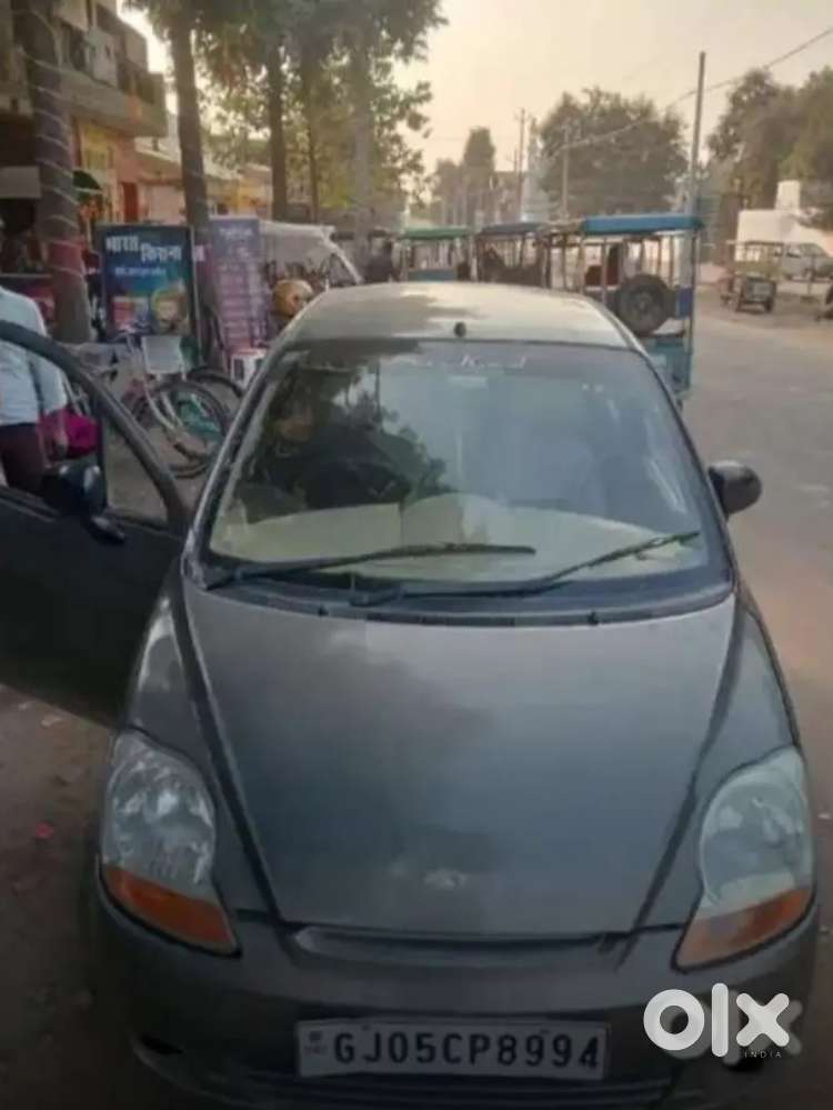 गाड़ी में कोई काम नहीं है चारों टायर ओर बैटरी नई हे