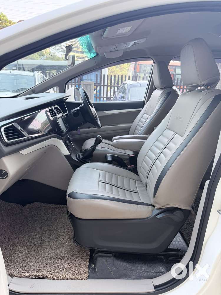 Mahindra Marazzo M6, 2018, Diesel