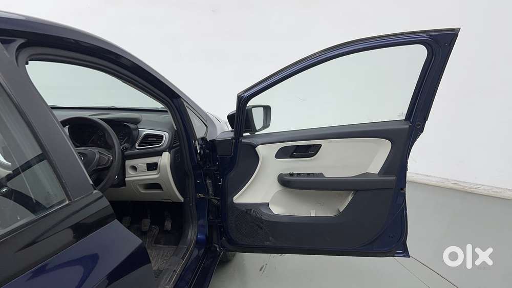 Tata Altroz 1.2 Xm, 2023, Petrol