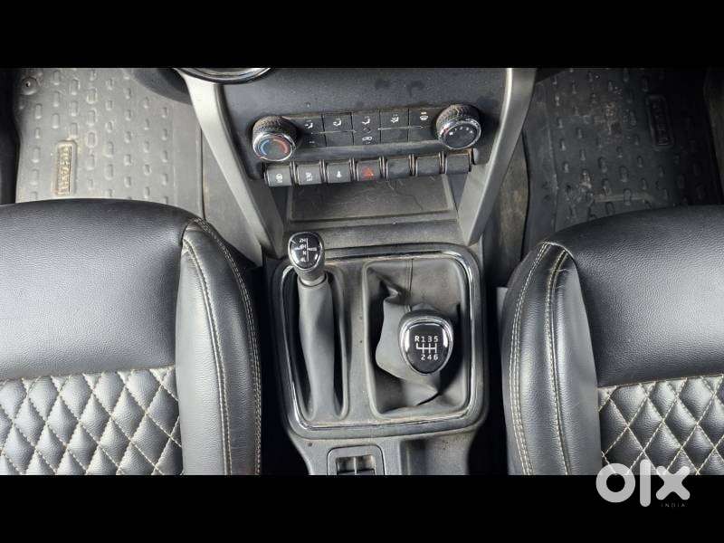 Mahindra Thar Lx Convertible Top Diesel Mt 4wd, 2022