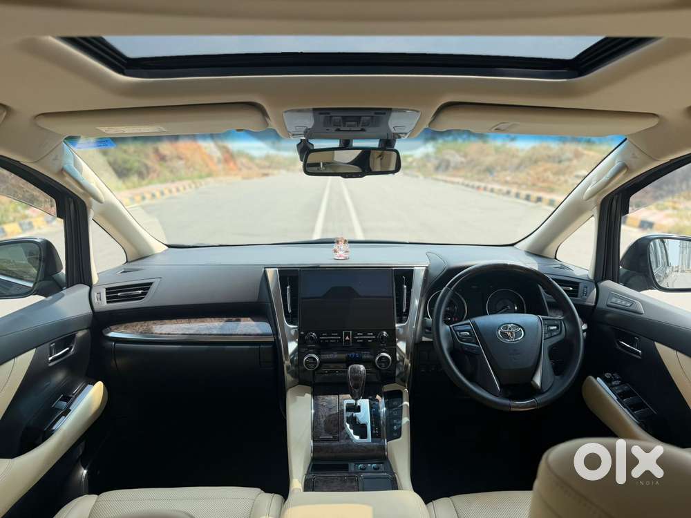 Toyota Vellfire Vip – Executive Lounge, 2023, Petrol