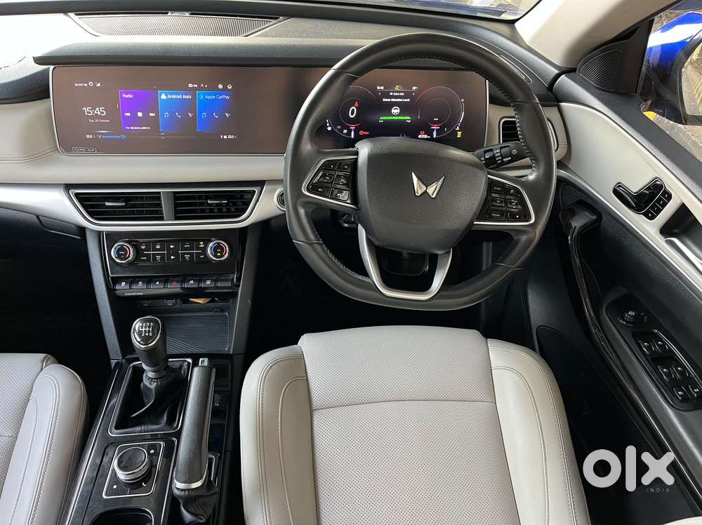 Mahindra Xuv700 2.0 Ax 7 Petrol Mt Str, 2022, Petrol