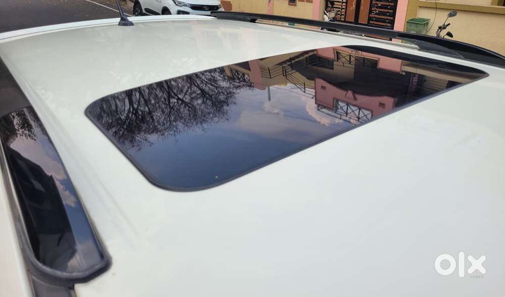 Mahindra Xuv300 1.2 W8 (o) Amt Petrol, 2023, Petrol