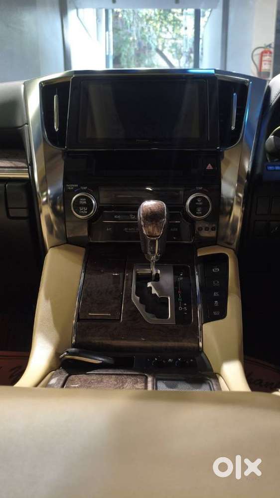 Toyota Vellfire 2.5 Executive Lounge, 2022, Petrol