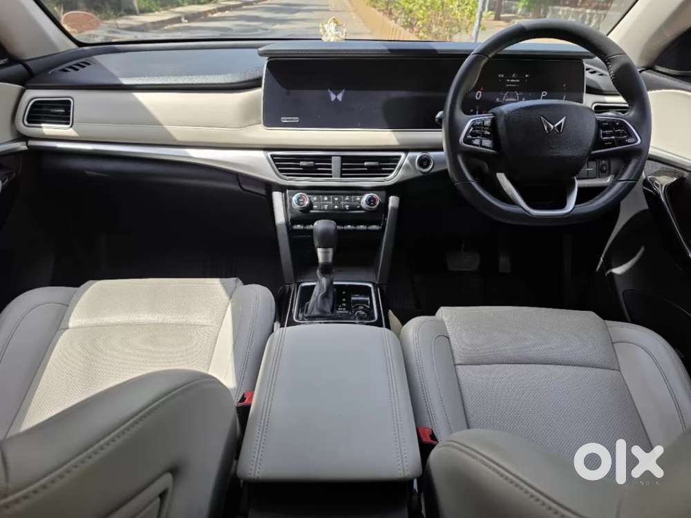 Mahindra Xuv700 2.2 Ax 7 Diesel At Luxury Pack Str Awd, 2022, Diesel