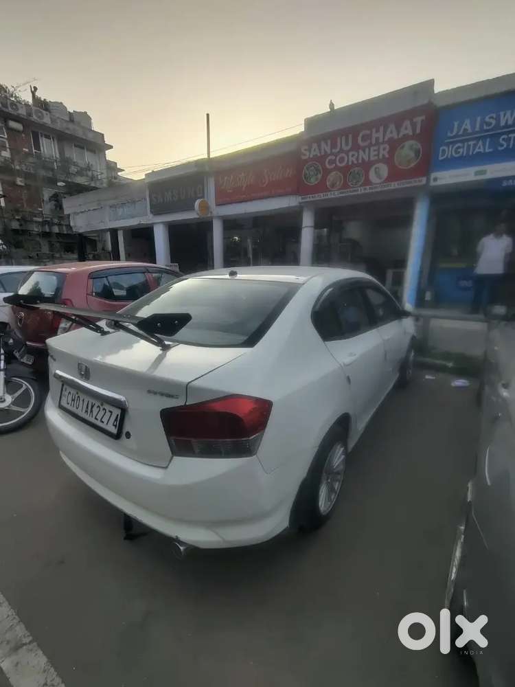 With Aa Brand New Alloy And Tyre With Black Sploer