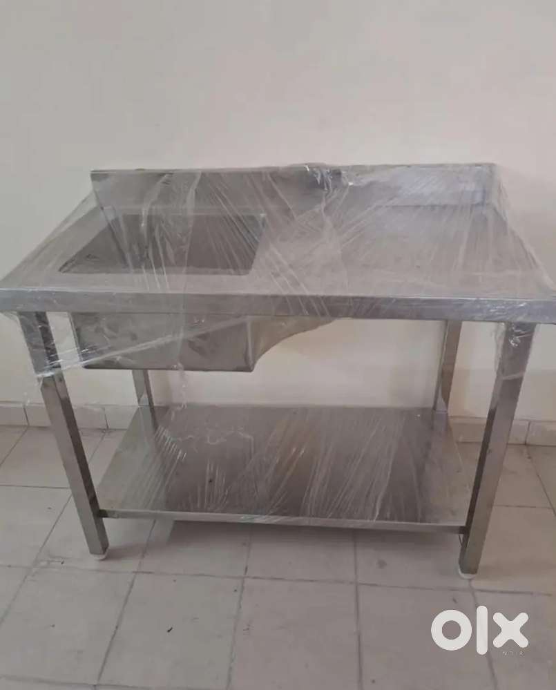 UNUSED 2 WEEK OLD COMMERCIAL TABLE WITH SINK UNUSED IN KATWARIA SARAI
