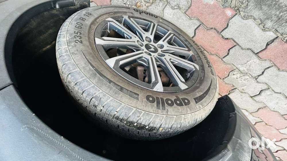 Mahindra Xuv700 2022 Petrol Well Maintained