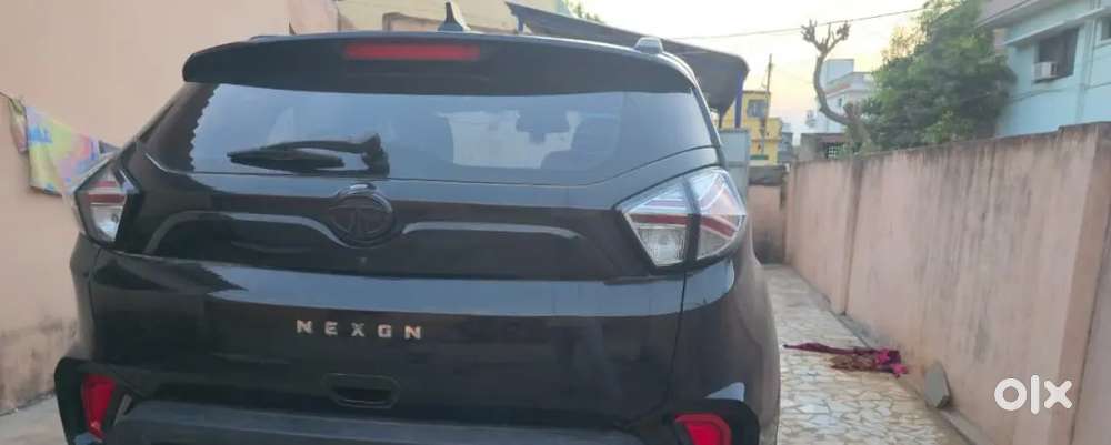 Tata Nexon Top End Amt Red Dark Edition