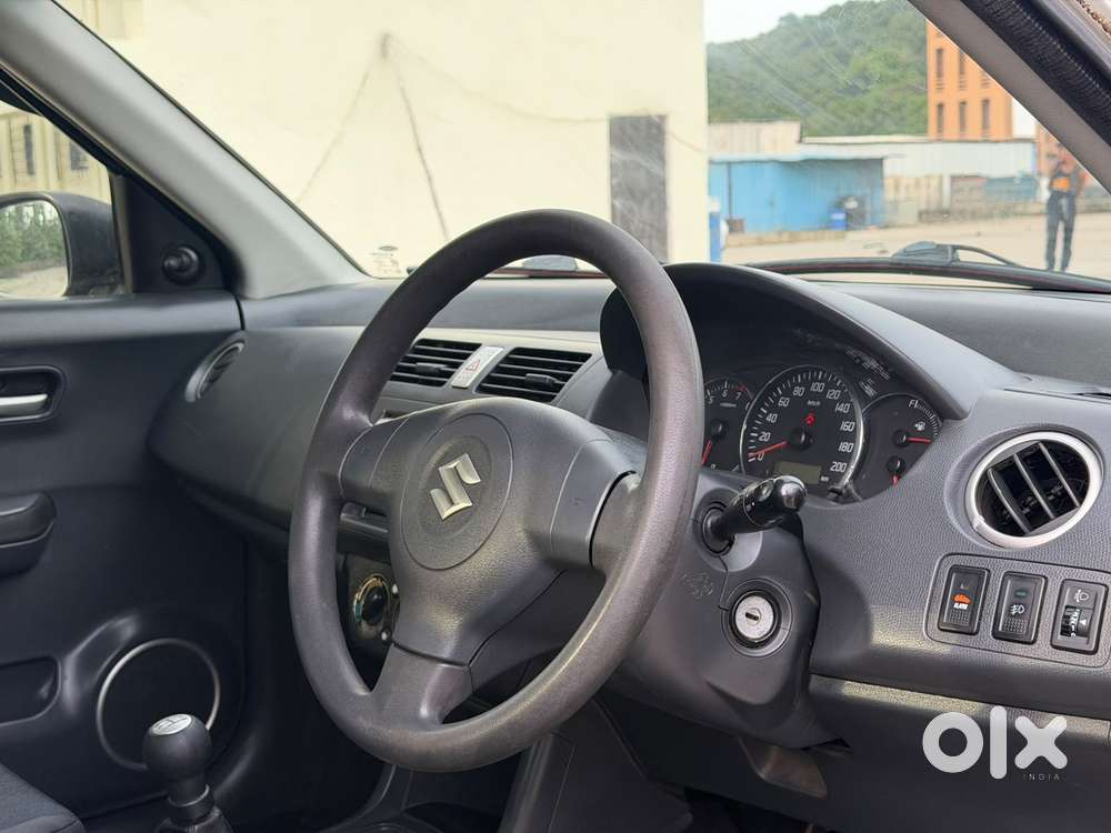 Maruti Suzuki Swift Vxi Bsiv, 2011, Petrol