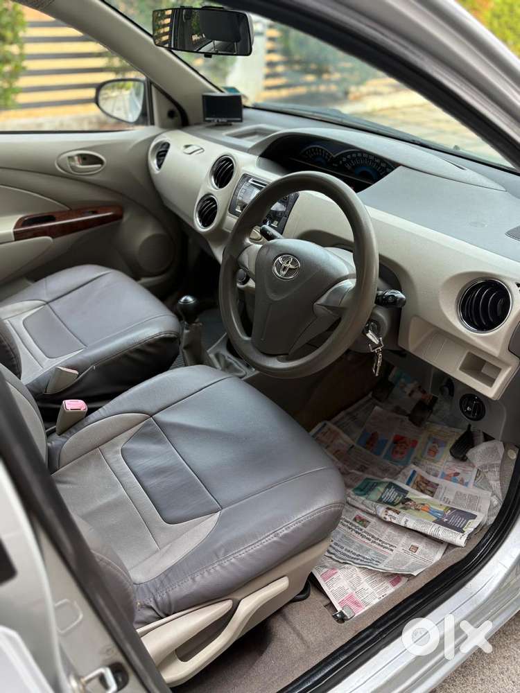 Toyota Etios V, 2013, Petrol