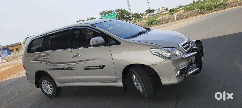 Toyota Innova 2.5 V 2013 Ending 14 Registration