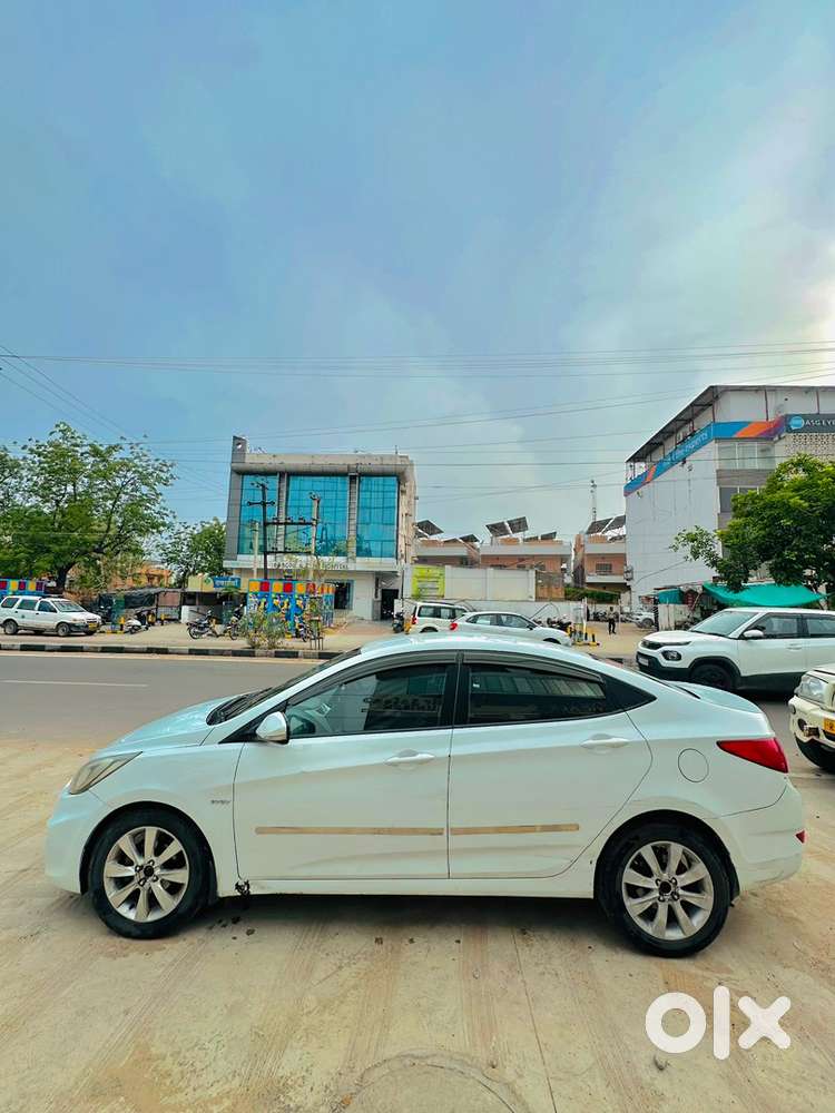Hyundai Verna 2012