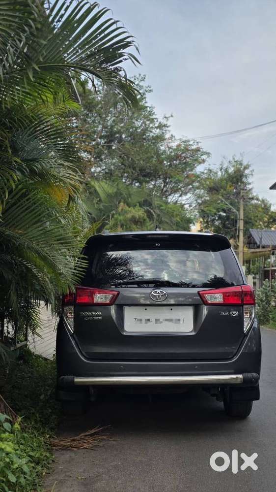 Toyota Innova Crysta 2.4 V 8 Str, 2016, Diesel