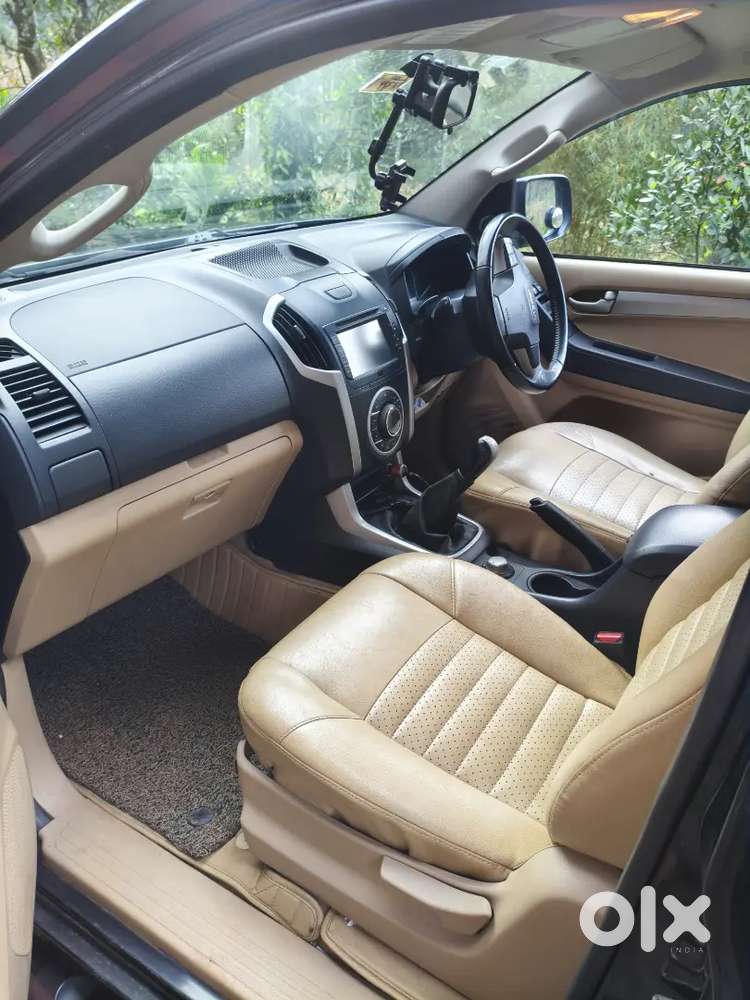 Isuzu V-cross 2017 Year