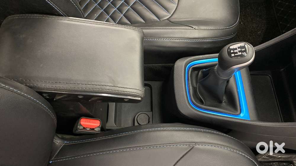 Tata Punch 1.2 Revotron Creative Amt Dual Tone, 2022, Petrol