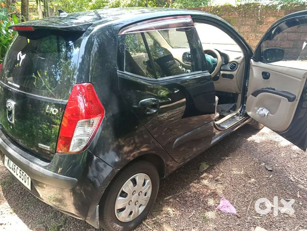 Hyundai I10 Sportz (എഴുപത് 12 -62-30-02) .