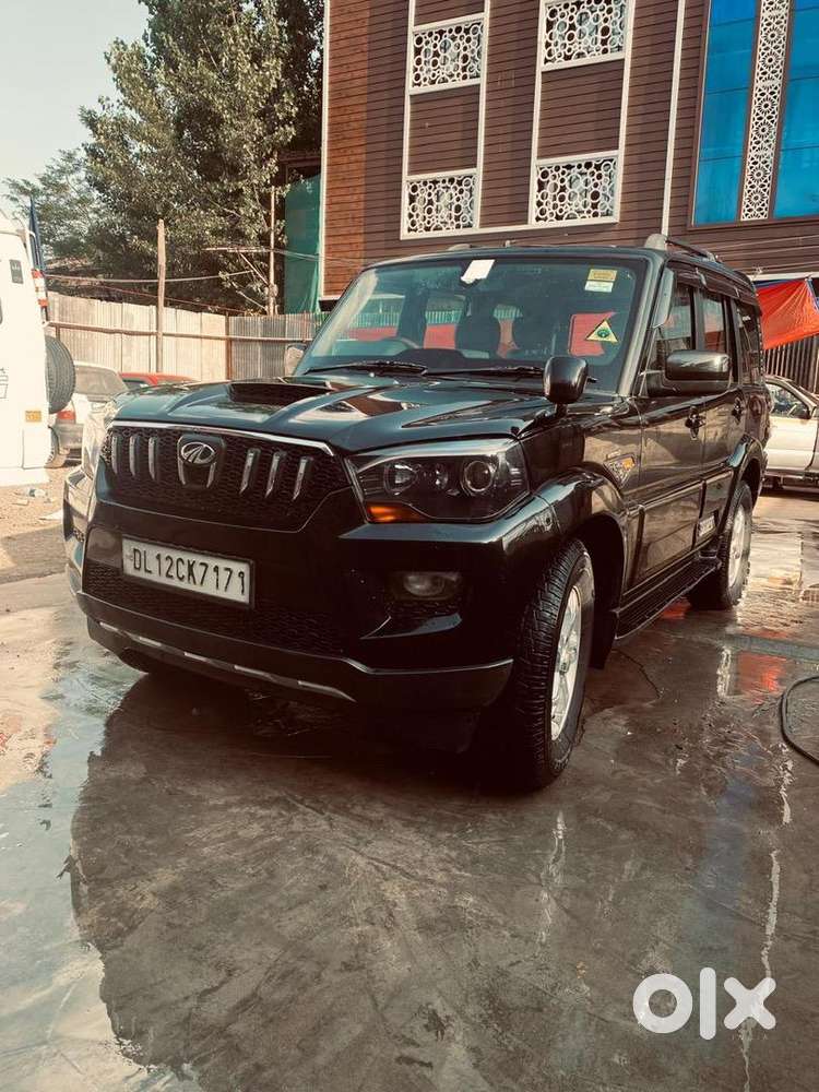 Mahindra Scorpio S10
